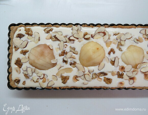 Сверху посыпать орехами. К обжаренным орехам я еще добавила миндальные лепестки.