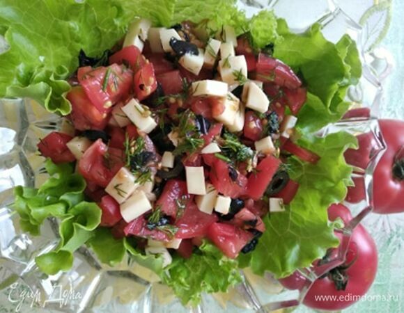 Все ингредиенты смешать, посолить, поперчить по вкусу. Заправить соусом ткемали. Салатник выложить листьями салата, переложить в него тартар. Приятного аппетита.