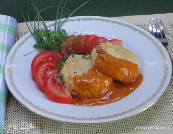 Подавать со свежими овощами, зеленью и красным соусом https://www.edimdoma.ru/retsepty/139725-shnitsel-s-risom-i-syrom.