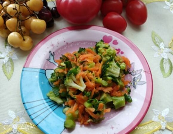 Смешать все ингредиенты, посолить, поперчить, сбрызнуть лимонным соком и заправить оливковым маслом. Салат готов. Приятного аппетита!