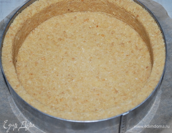 А потом сформируйте дно для чизкейка.