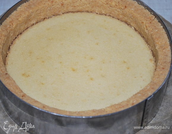 Так выглядит испеченный миндальный слой.