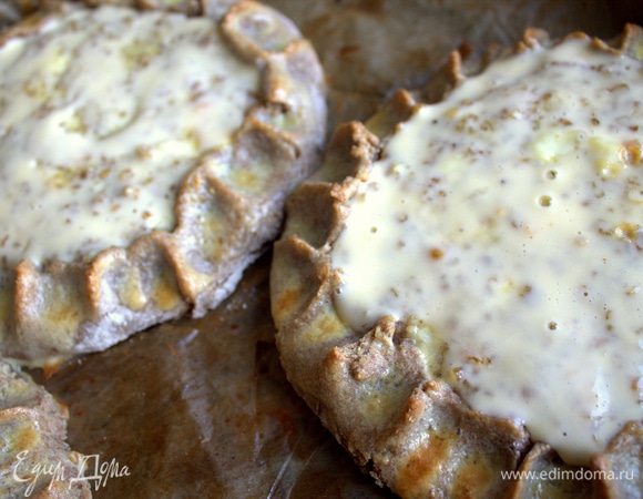 У меня заливка осталась, поэтому наносила вторым слоем после запекания.