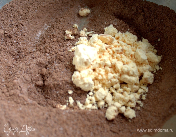 Ввести желтоку (меня яичный порошок — 1 ложка), но можно вообще обойтись без желтка.