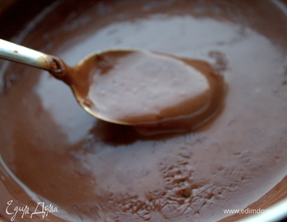 Варить до загустения, помешивая.