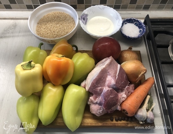 Мясной фарш может быть любым, я выбрал свинину с жирком.