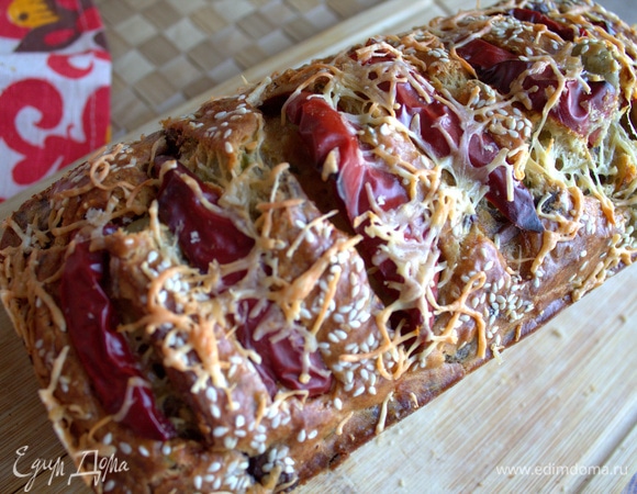 В конце выпекания вытащить и посыпать сыром. Дать запечься сыру 5 минут.