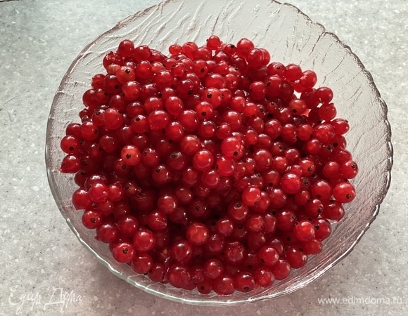 Смородину промыть, обсушить.