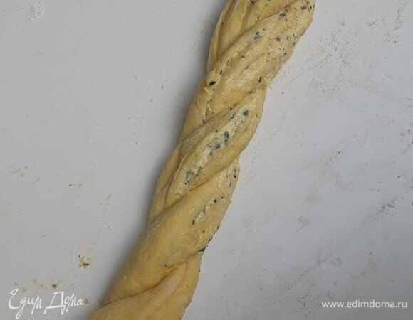 Скрутить в веревку.