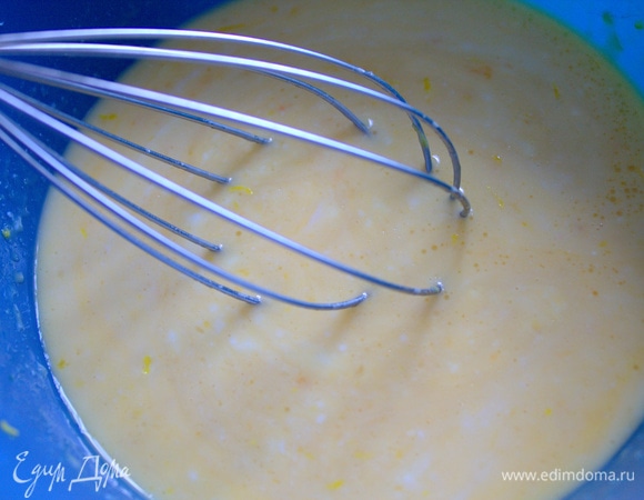 Слегка взбить или просто перемешать.