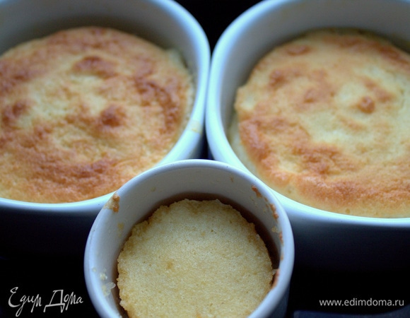 Выпекаем в духовке при 160–170°C около 40 минут в эл. духовке, учитывая, что керамика долго нагревается.