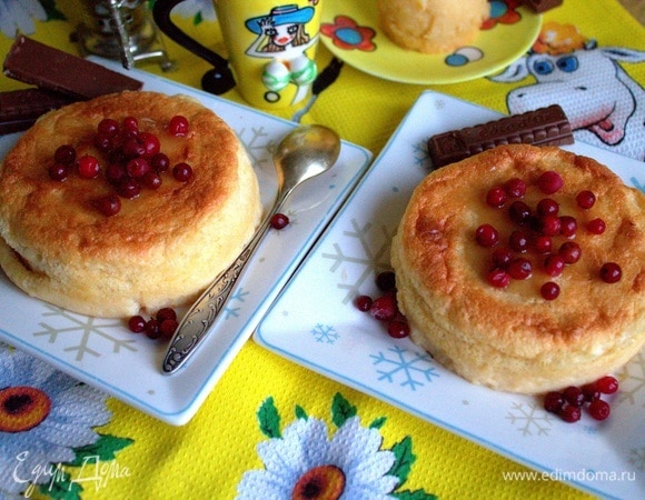 Украсить брусникой.