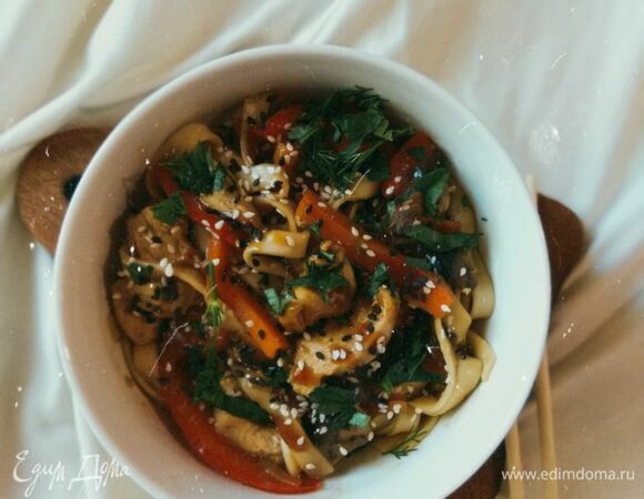 Посыпьте блюдо кунжутом, зеленью и подавайте. Запах невероятный!