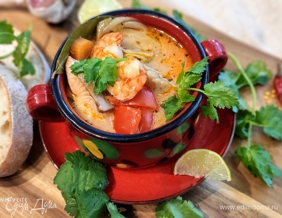 Подавать с рубленой кинзой и долькой лайма.