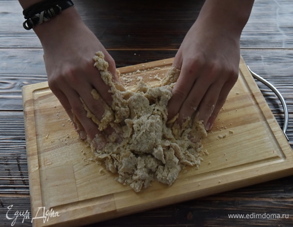 Замесить тесто.
