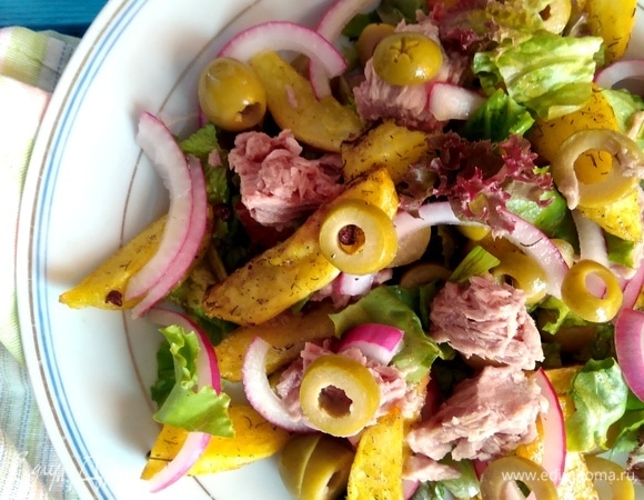 И второй вариант: заправить сметанным соусом с чесноком. Выбирайте на ваш вкус.