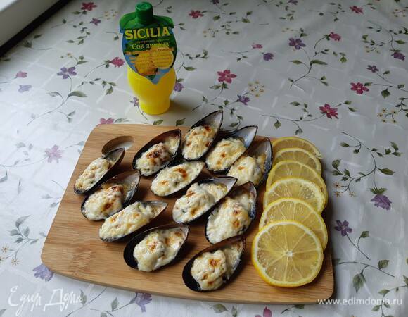 Когда подрумянится соус, можно вынимать из духовки и сервировать. Приятного аппетита!