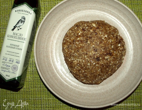 Измельчаем, но так, чтобы остались небольшие кусочки кешью.