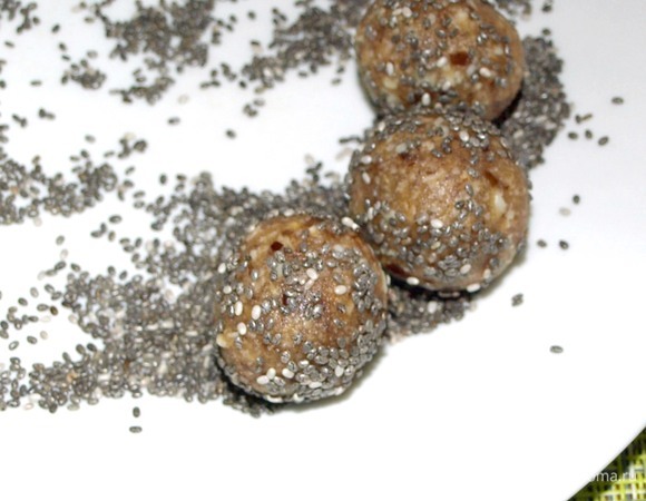 Можно обвалять его в какао, семенах чиа, кофе, маке или кокосовой стружке. Хранить в холодильнике.