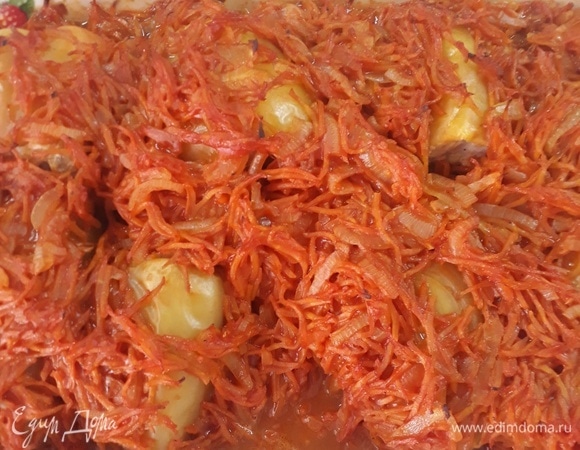 Через 30 минут сладкий ароматный перец готов. Он получается влажным, немного бульона в лотке образуется.