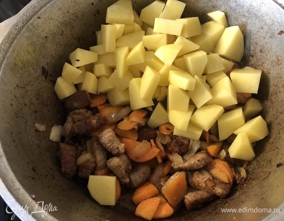 Отправляем сверху на мясо.