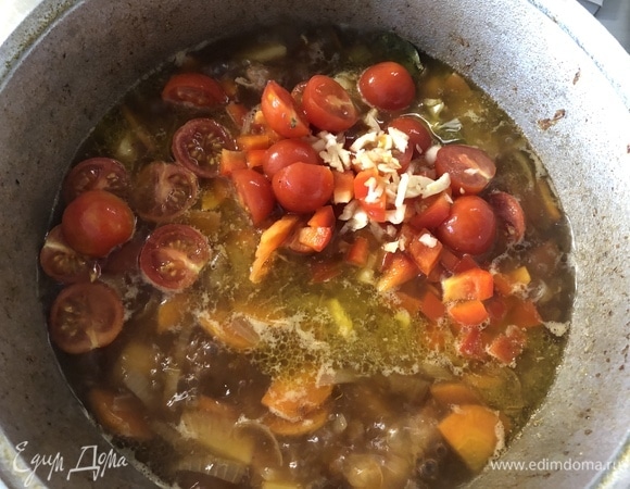 Отправляем в казан за 15–20 минут до готовности.