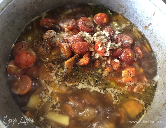 Солим, перчим по вкусу, добавляем паприку.