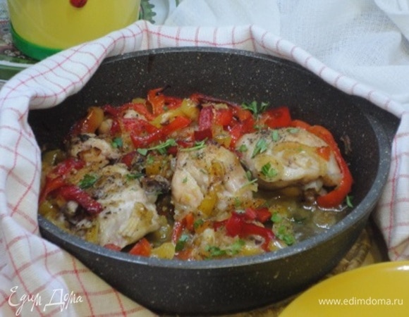 Готовому блюду дать постоять минут 10, посыпать петрушкой и подавать.