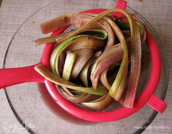 Сцеживаем сок.