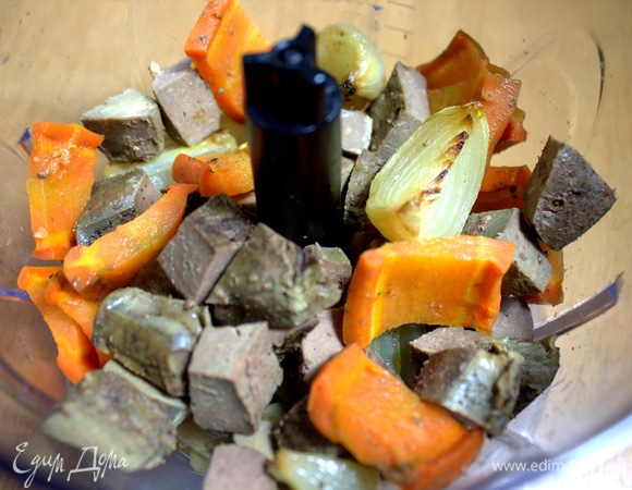 Поместить все в измельчитель.