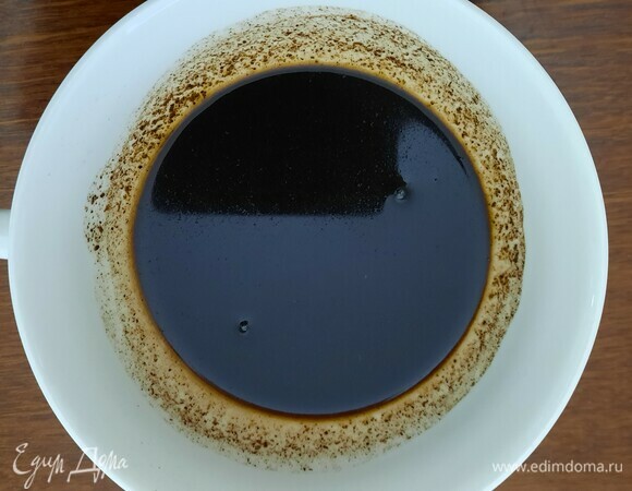 Солод залить кипятком, хорошо перемешать и отставить остывать.