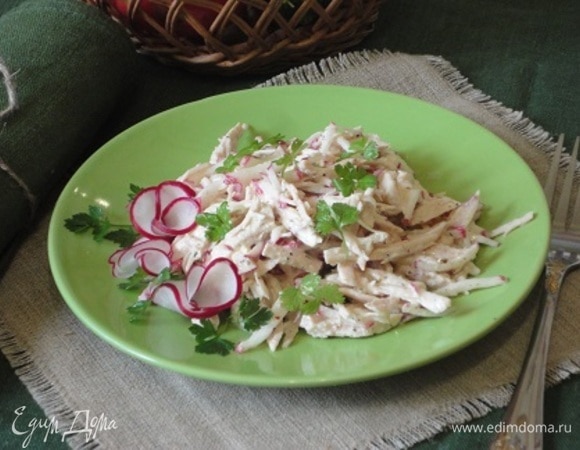 Подавать, посыпав зеленью. Любите вы или нет, но именно кинза, самая кавказская зелень, здесь незаменима.