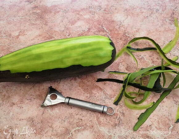 Кабачки почистить.