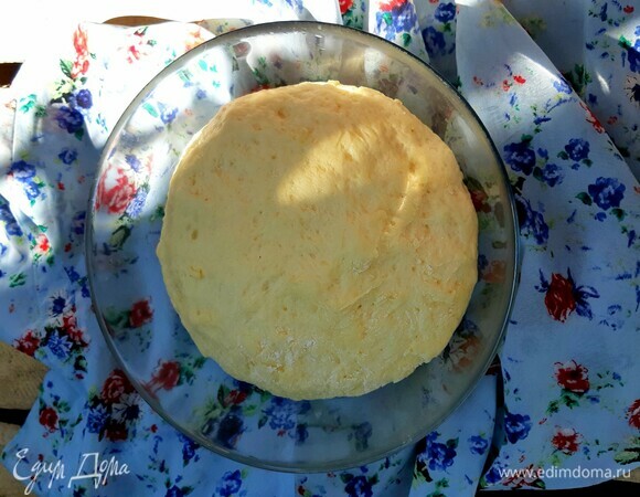 Спустя час тесто поднялось.