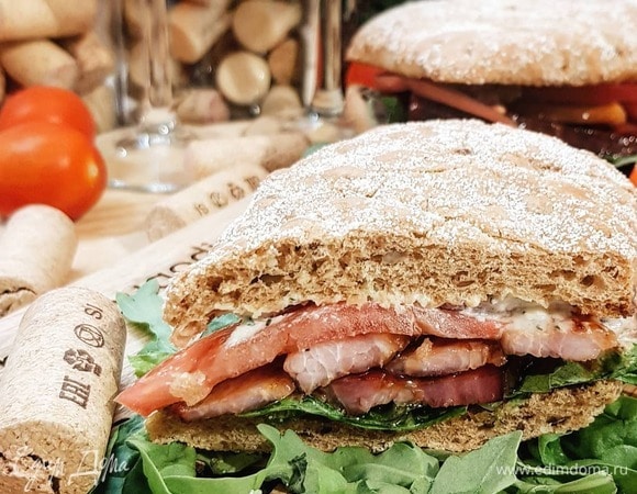 Сочетание глазированной грудинки и свежайшего соуса просто замечательное!