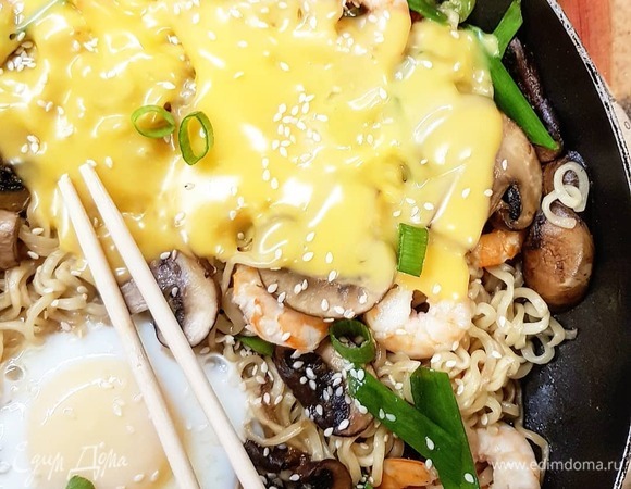 Сыр и нежно схватившееся яйцо дадут такое отличное сочетание, что можно улететь в космос! Приятного аппетита!