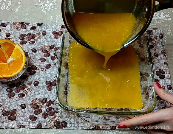 Залить в форму и остудить.