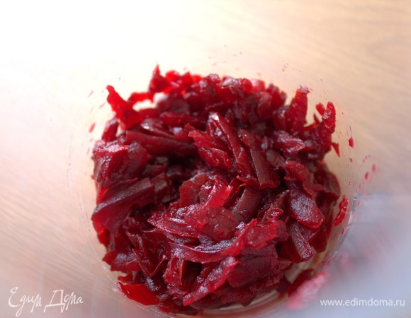 Перемешать, дать постоять. В жару лучше оставить в холодильнике.