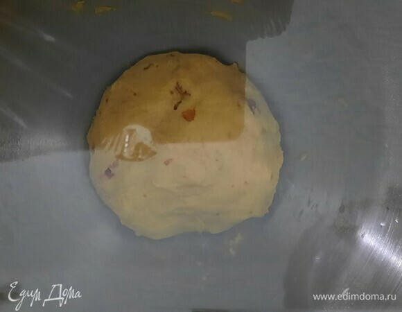 Накрываем пищевой пленкой и ставим в теплое место. Если у вас хлебопечка, просто выбираем нужный режим.