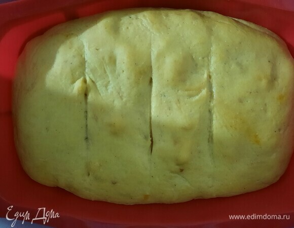 Когда тесто увеличилось в размере, разогреваем духовку до 180°C и оставляем печься хлеб на 25 минут.