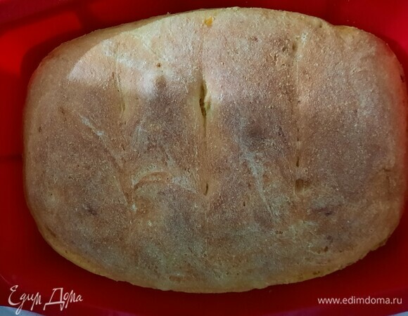 Достаем хлеб из духовки и кладем на решетку остывать.