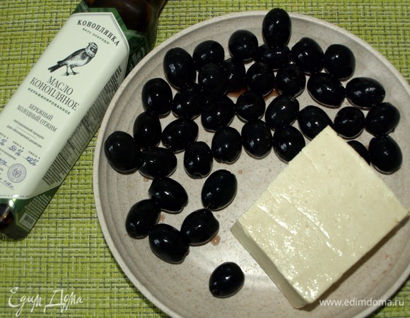 Подготовить все необходимые продукты. Петрушку порубить.