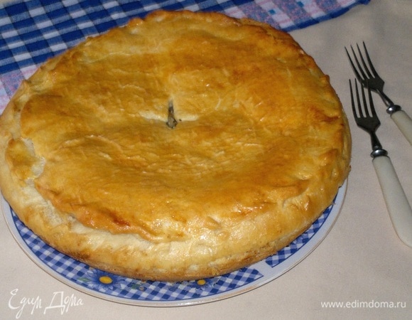 Подать пирог к столу.