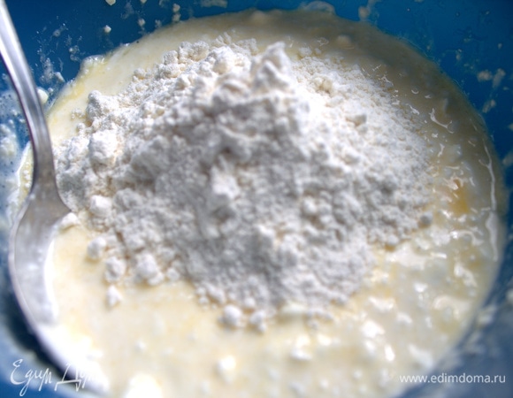 Просеять муку.