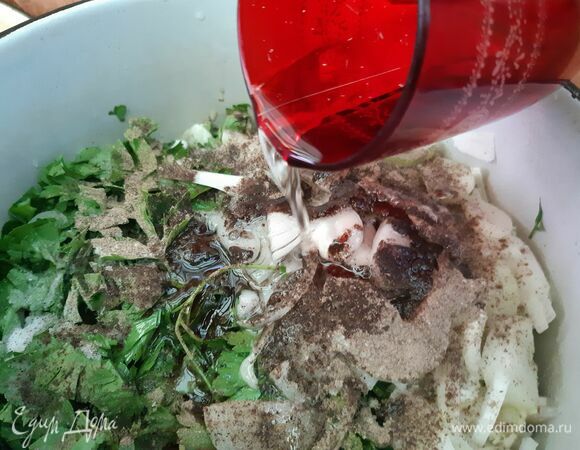 Перец молотый и масло растительное.