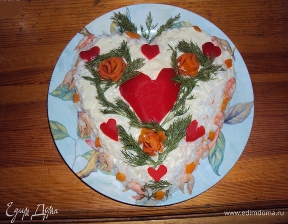 Подать салат к праздничному столу. Угощайтесь! Приятного аппетита!