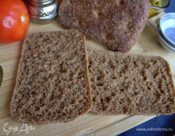 Я люблю сыр с ржаным хлебом. У нас продают такие хлебцы, разрезанные вдоль.