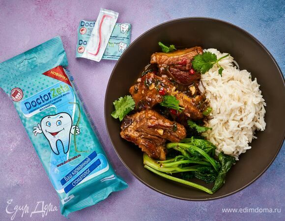 Готовые ребрышки подавайте к столу с любимым гарниром.