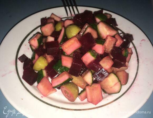 Подавать холодным, украсив зеленью.