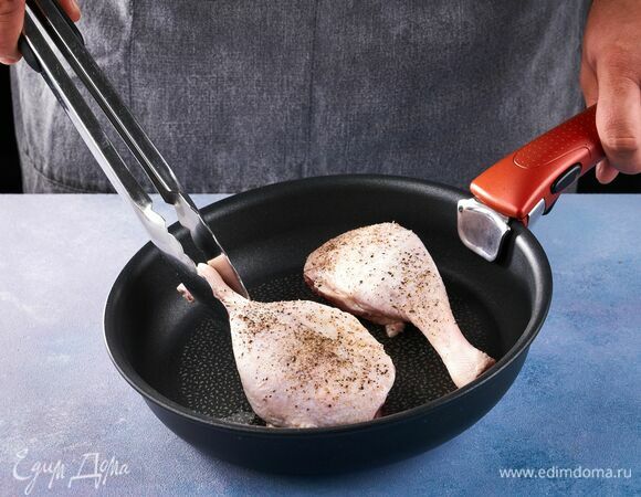Обжарьте со всех сторон до характерной корочки.